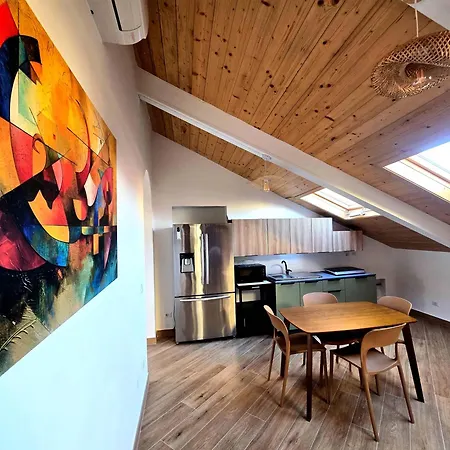 Garibaldi Loft 02 Апартаменты